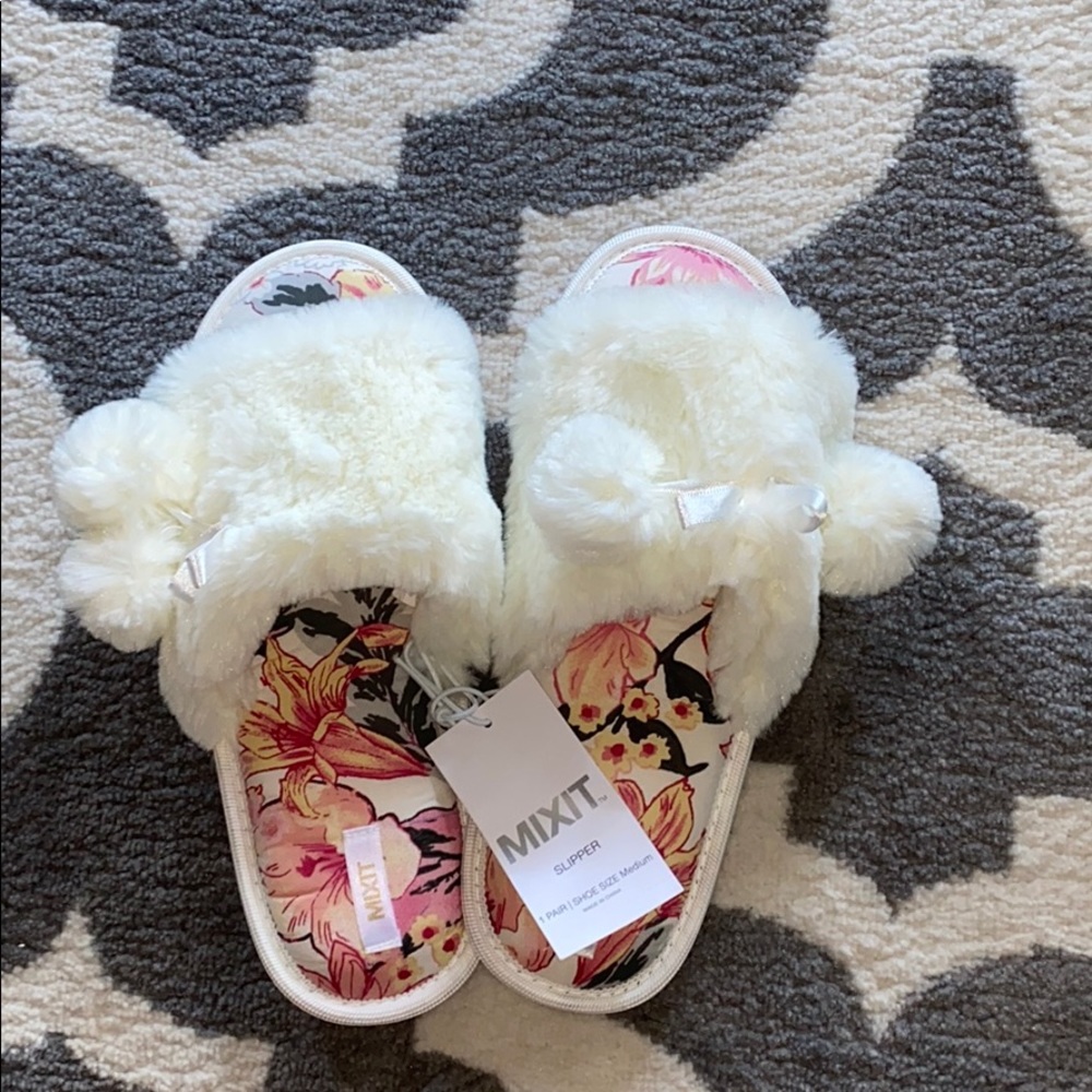 White floral print women’s slipper
